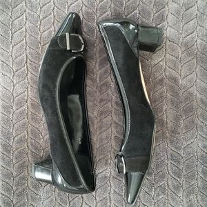 Van Eli style Ditto. Black Almond Toe Pumps Heels